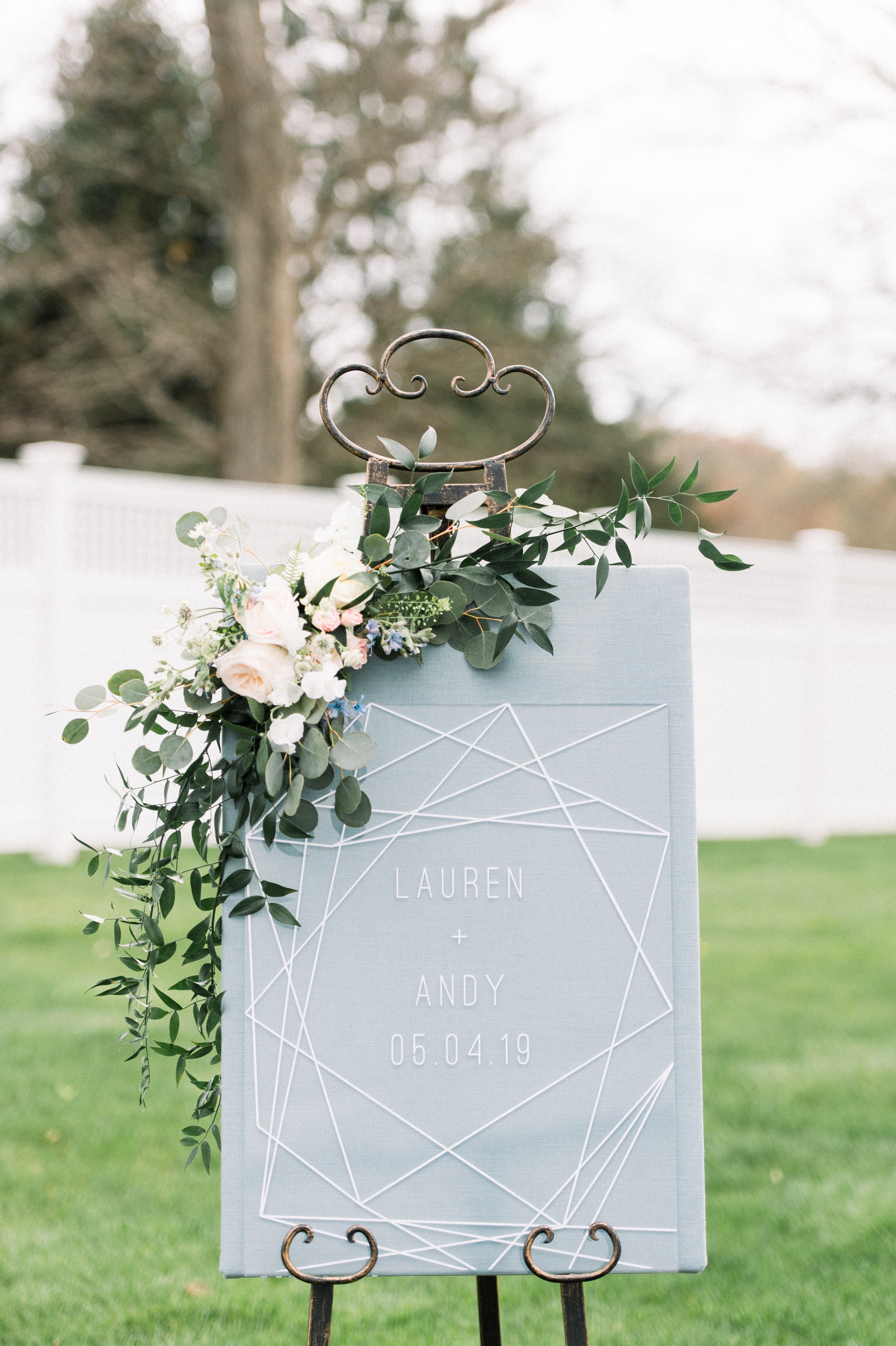 The Villa at Ridder Country Club Spring Wedding | outdoor ceremony | clear acrylic wedding welcome sign with geometric shapes 