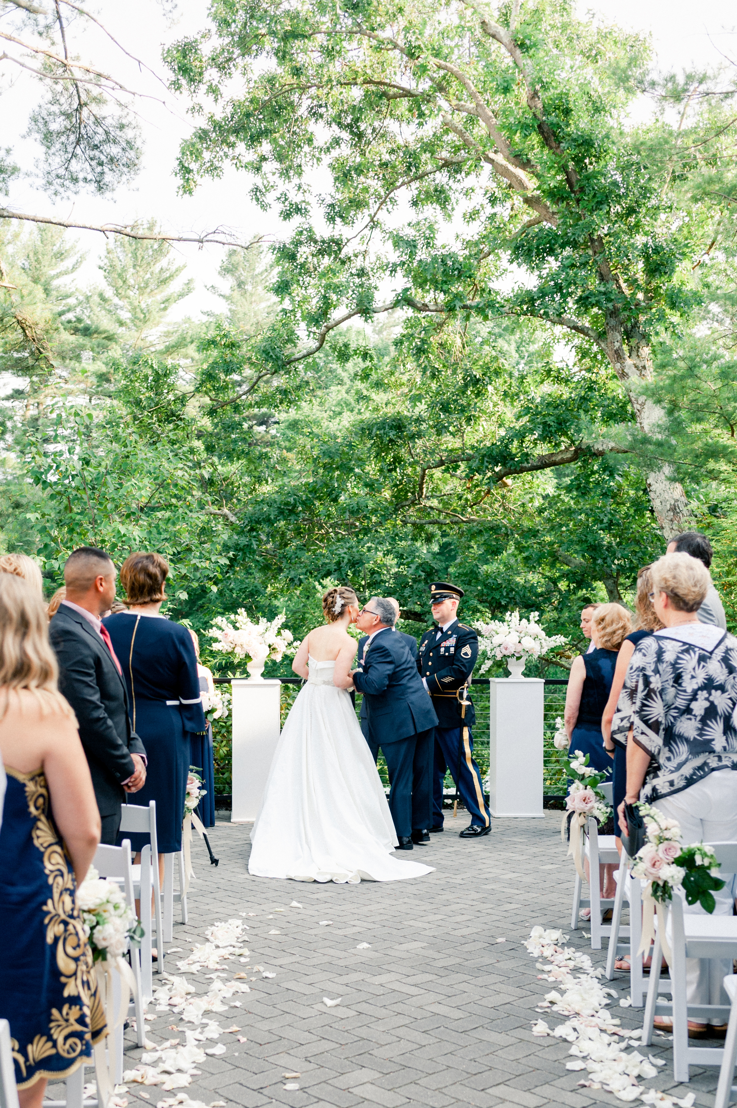 outdoor ceremony at Lakeview Pavilion