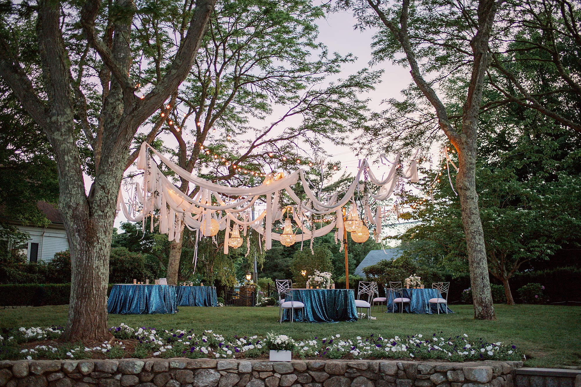 sunset details for gatsby-inspired wedding