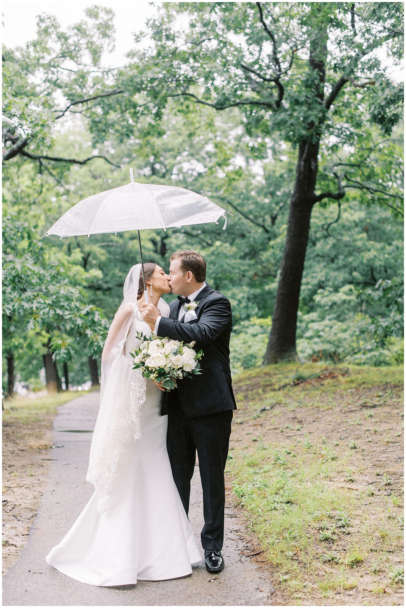 rainy wedding day couples portraits