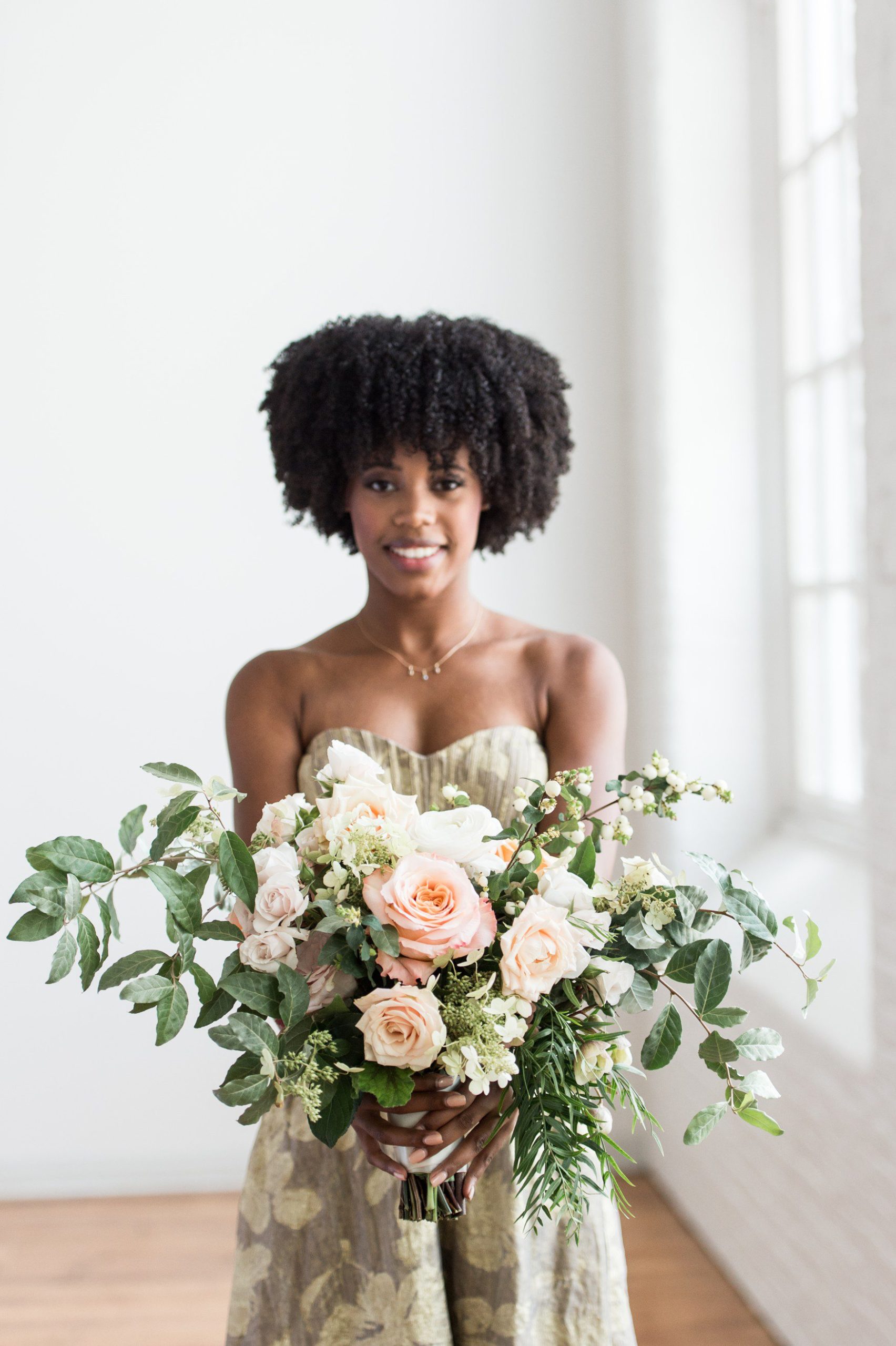 3 tips for how to hold your bouquet
