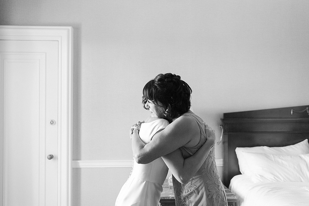 mom and daughter hugging captured by Lynne Reznick Photography