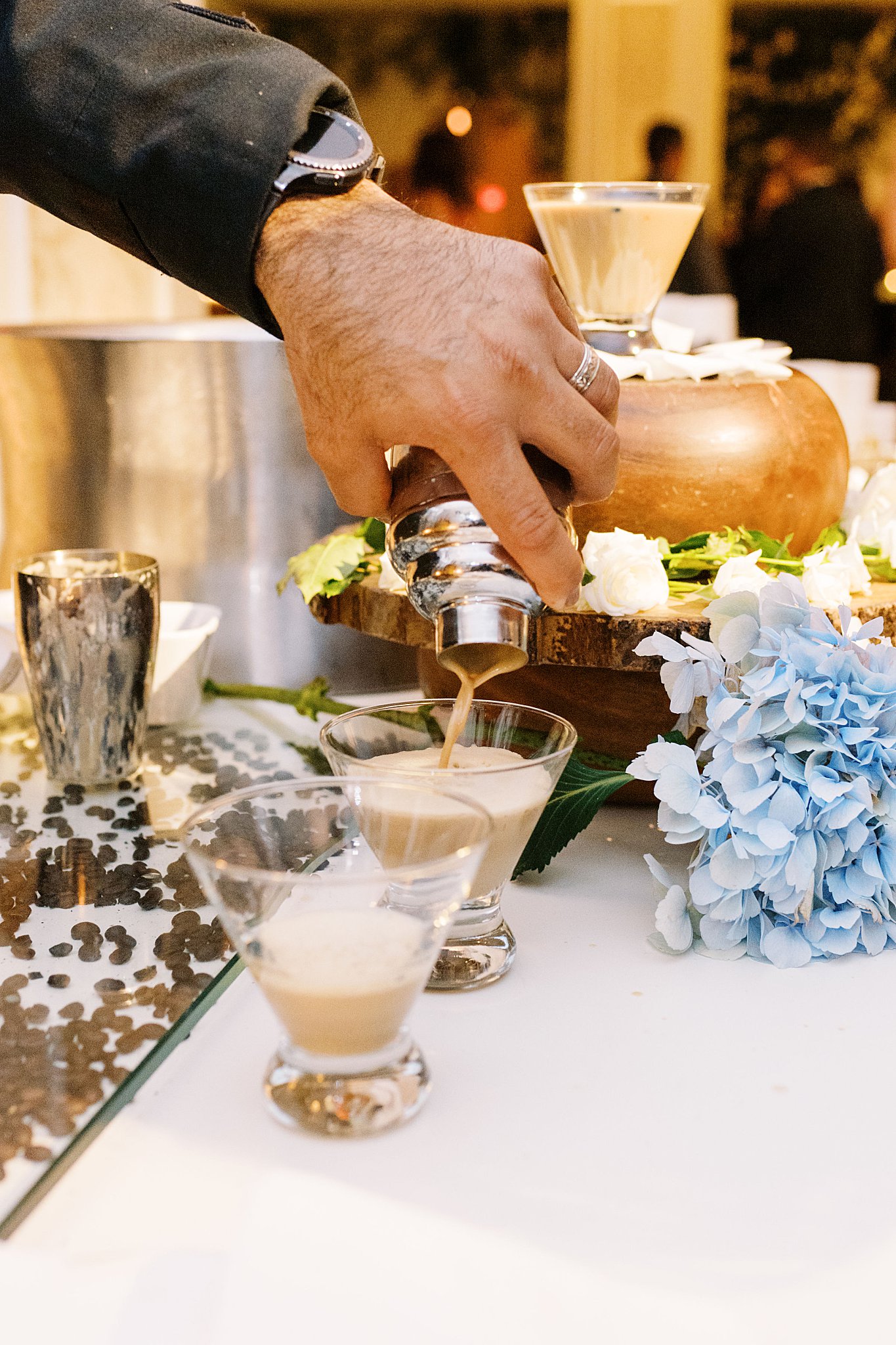 bartender pours a drink by Lynne Reznick Photography 