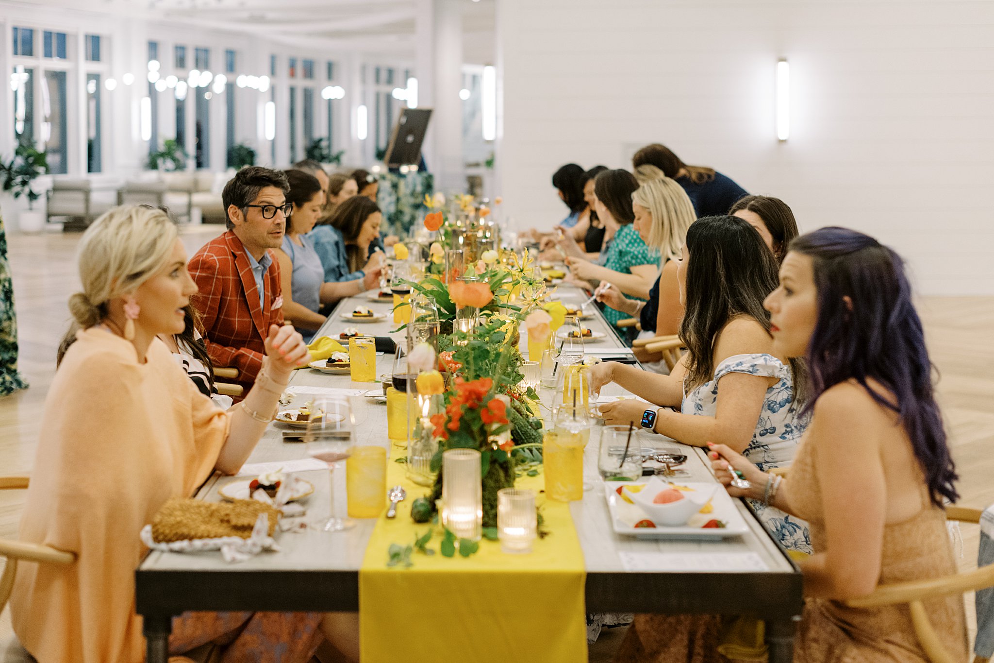 guests enjoy desert as they mingle by Lynne Reznick Photography