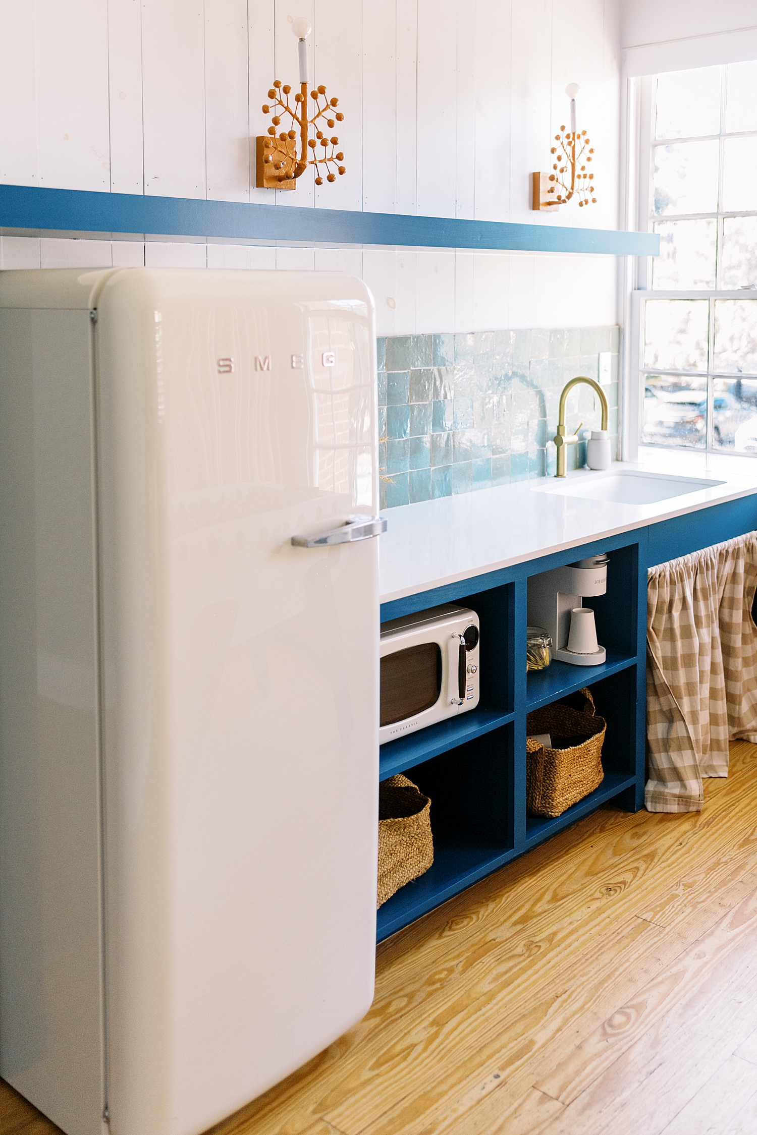 SMEG fridge in getting ready room by Lynne Reznick Photography