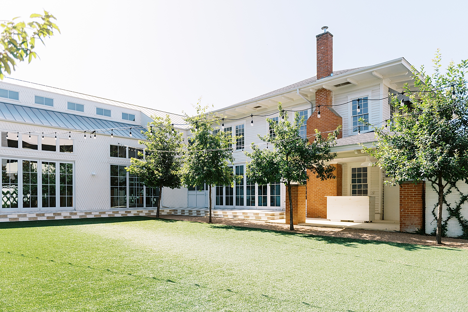large sunny courtyard for ceremony by Austin wedding photographer