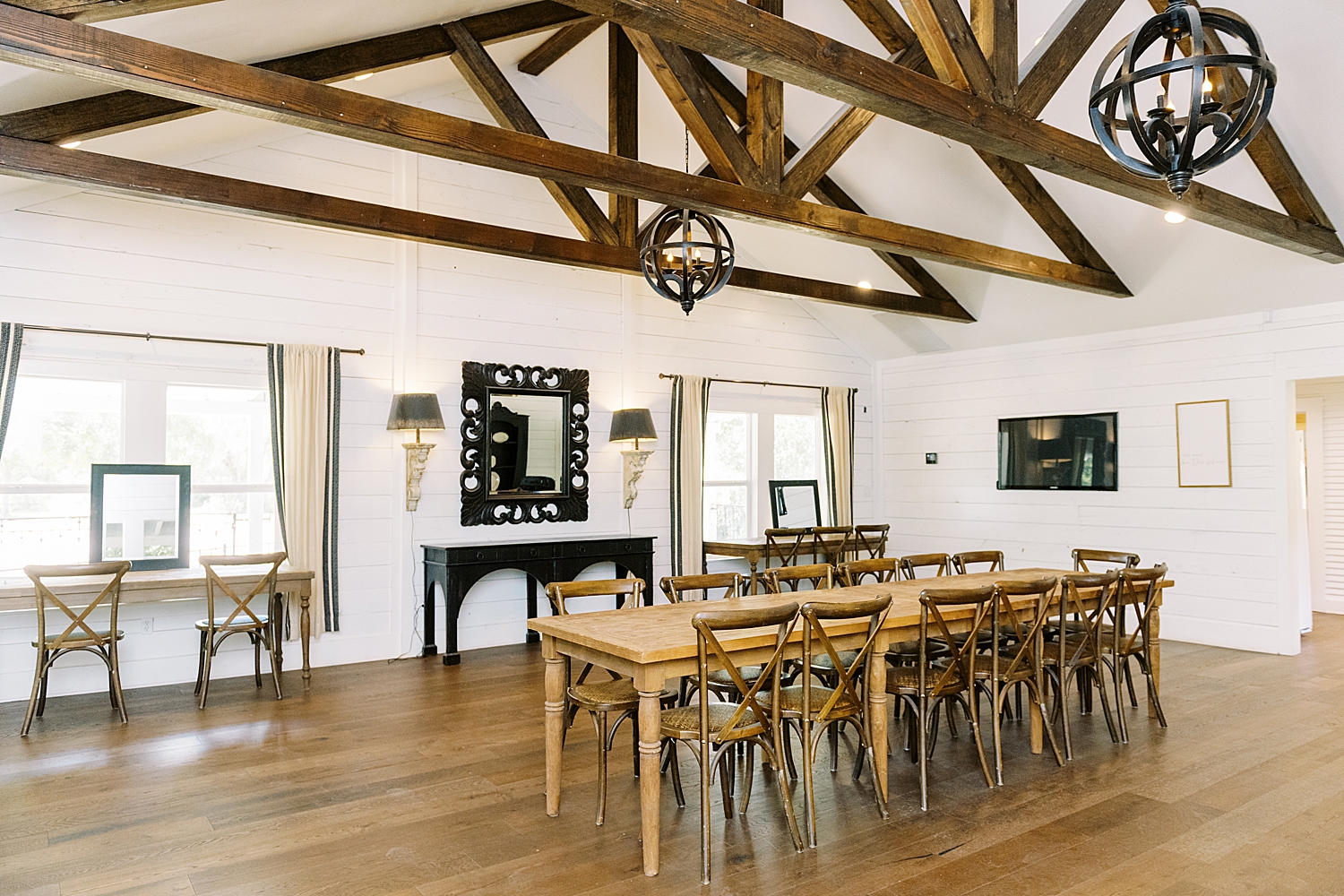 getting ready room with large beam ceiings by Austin wedding photographer