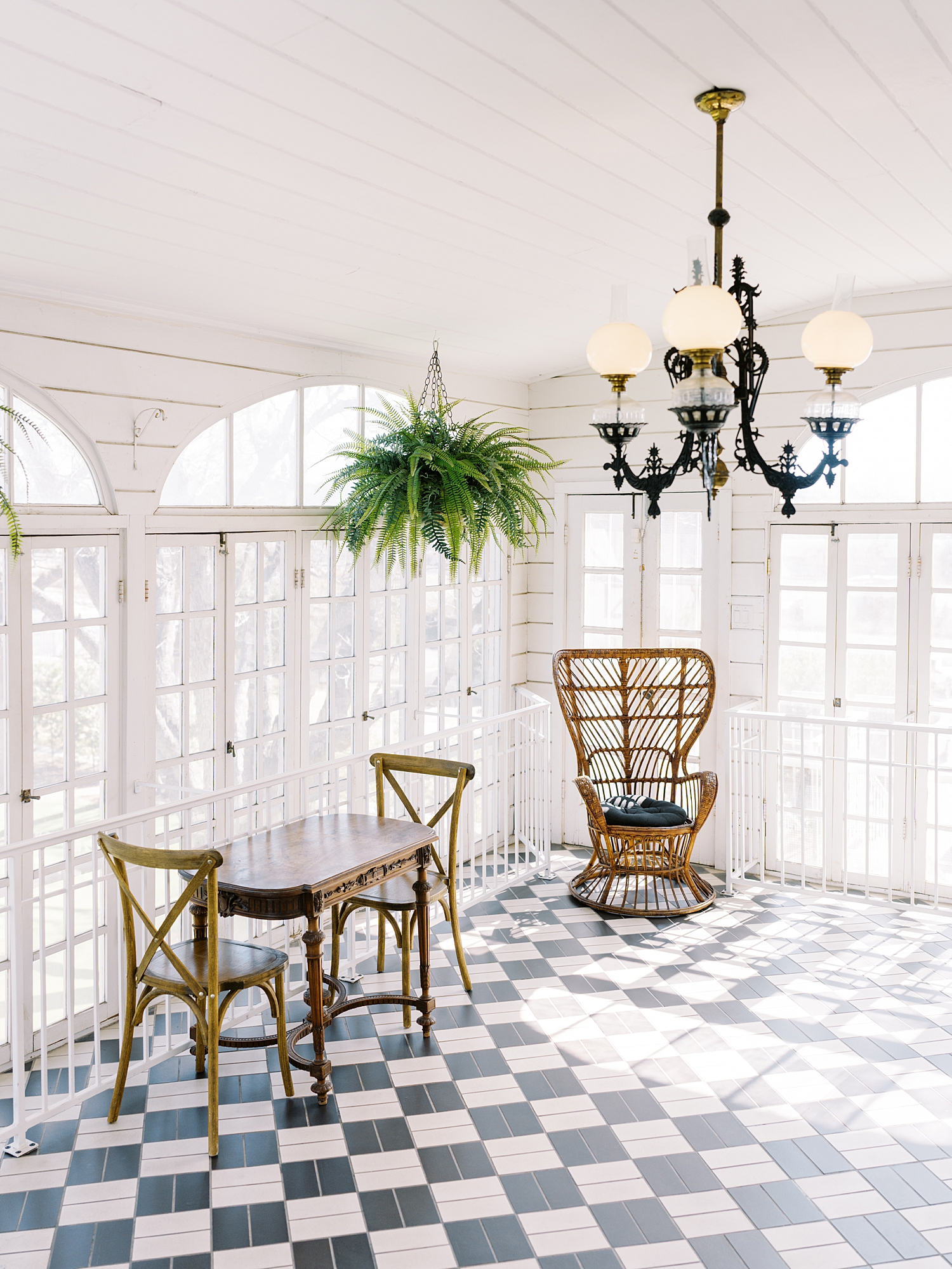 sunroom with checkered floors in venue by Austin wedding photographer