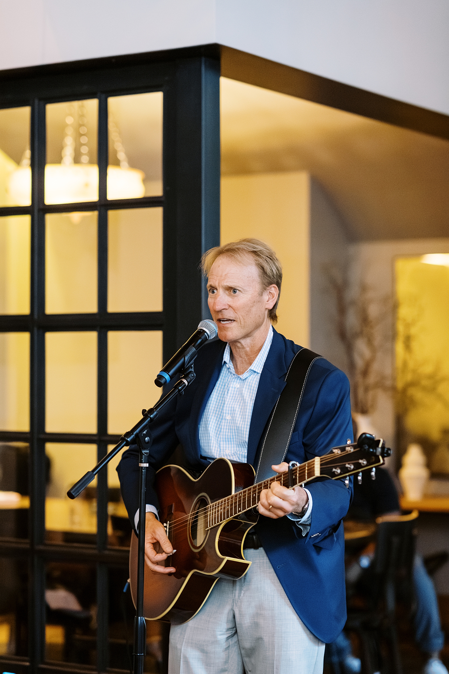 father-of-the-bride sings during welcome dinner by New England wedding photographer
